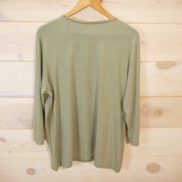 Chico's size 3 The Ultimate Tee Women's XL Sage Green Crop Sleeve Top V-neck - Picture 3 of 7
